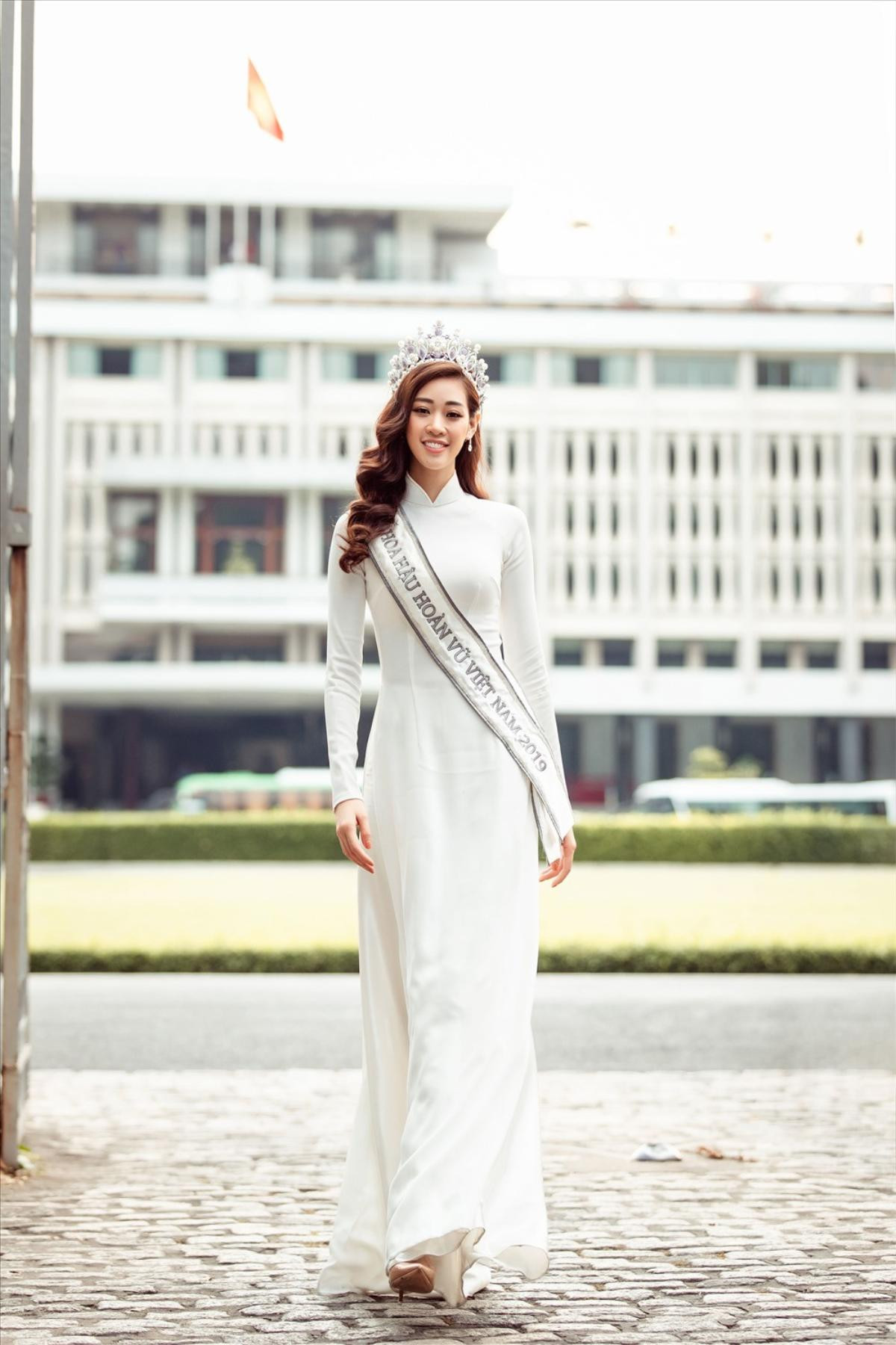 Khánh Vân đăng ảnh 6 năm thắng 2 vương miện, fan 'tiến cử' áo dài làm National Costume tại Miss Universe 2020 Ảnh 3