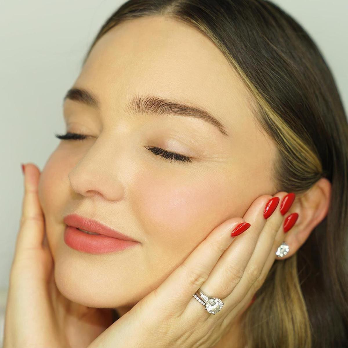 Miranda Kerr chia sẻ bí quyết dưỡng da cho mẹ bỉm sữa, chăm con mọn vẫn như gái 20 Ảnh 3