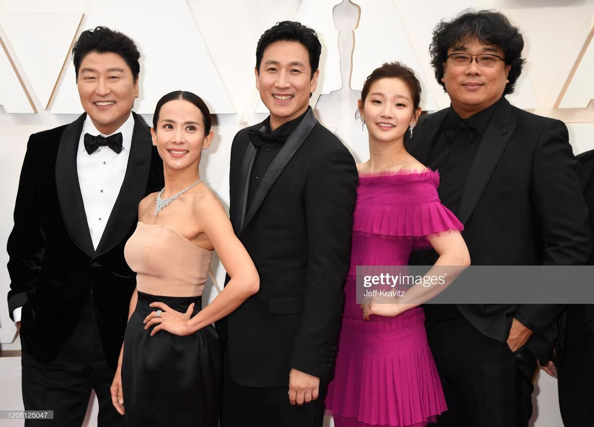 Dàn diễn viên Hạ cánh nơi anh, Ký sinh trùng bừng sáng trên thảm đỏ 'Oscar 2020': Knet chê bai trang phục! Ảnh 11