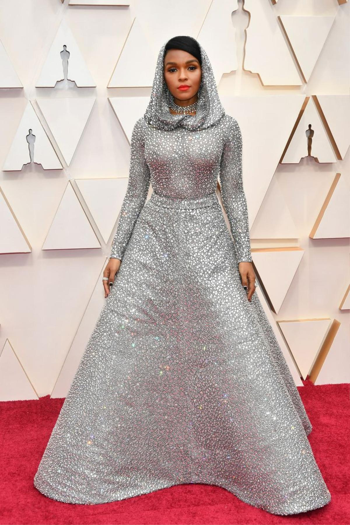 Janelle Monáe mặc váy nặng ‘ngàn cân’, đính 168.000 viên pha lê Swarovski lên thảm đỏ Oscar Ảnh 2