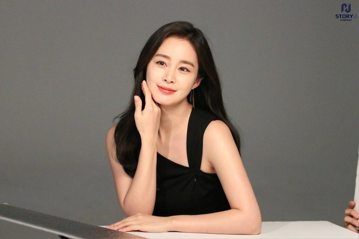 Thần sắc đẹp ngút ngàn, ai nghĩ Kim Tae Hee là mẹ hai con ở tuổi 40 Ảnh 2