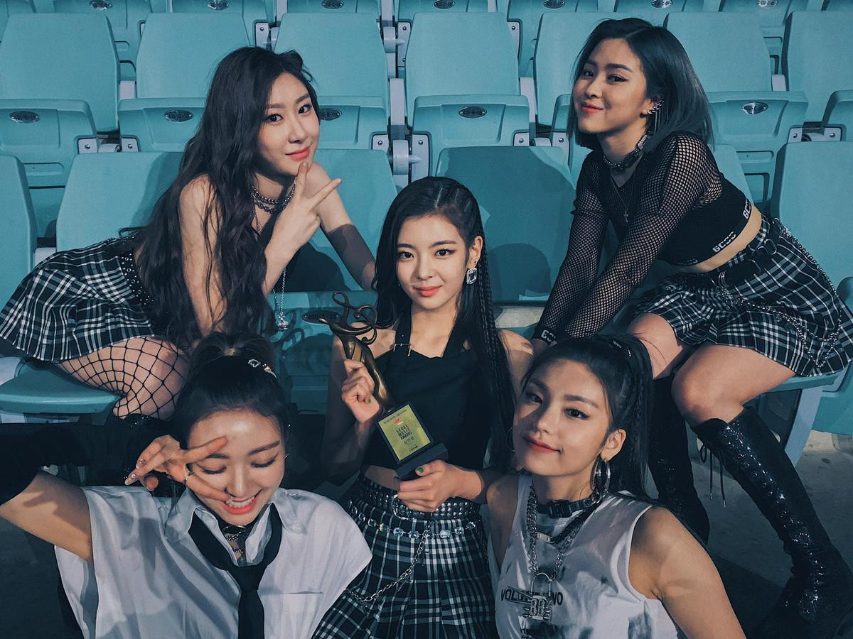 ITZY liên tục xuất hiện tại Mỹ, Knet tranh luận liệu JYP có đang đi vào 'vết xe đổ' của Wonder Girls năm xưa? Ảnh 7