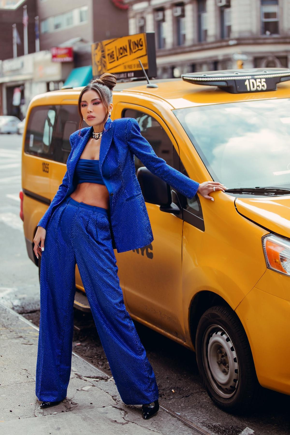 Thay đổi 2 phong cách khác nhau, Minh Tú nổi bật và đầy quyền lực tại ngày 2 New York Fashion Week 2020 Ảnh 6