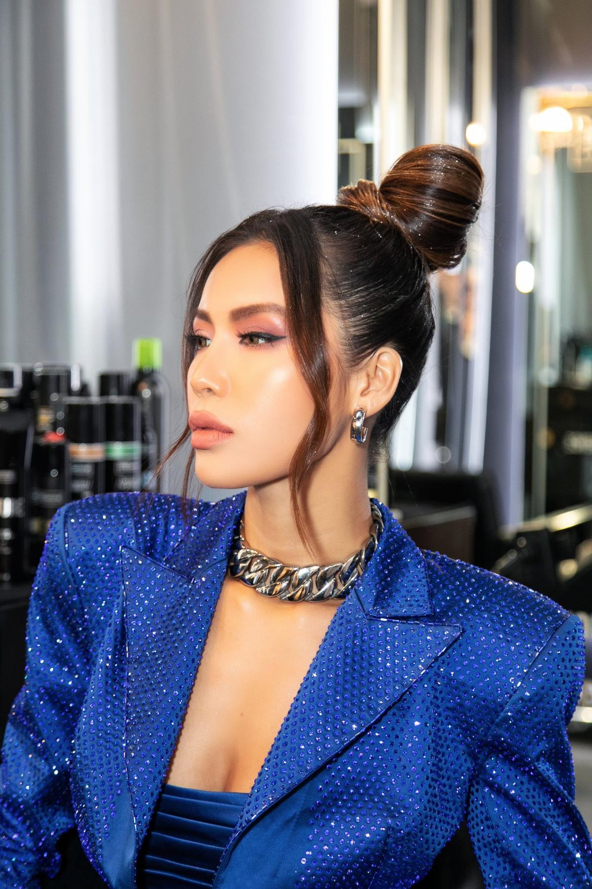 Thay đổi 2 phong cách khác nhau, Minh Tú nổi bật và đầy quyền lực tại ngày 2 New York Fashion Week 2020 Ảnh 1