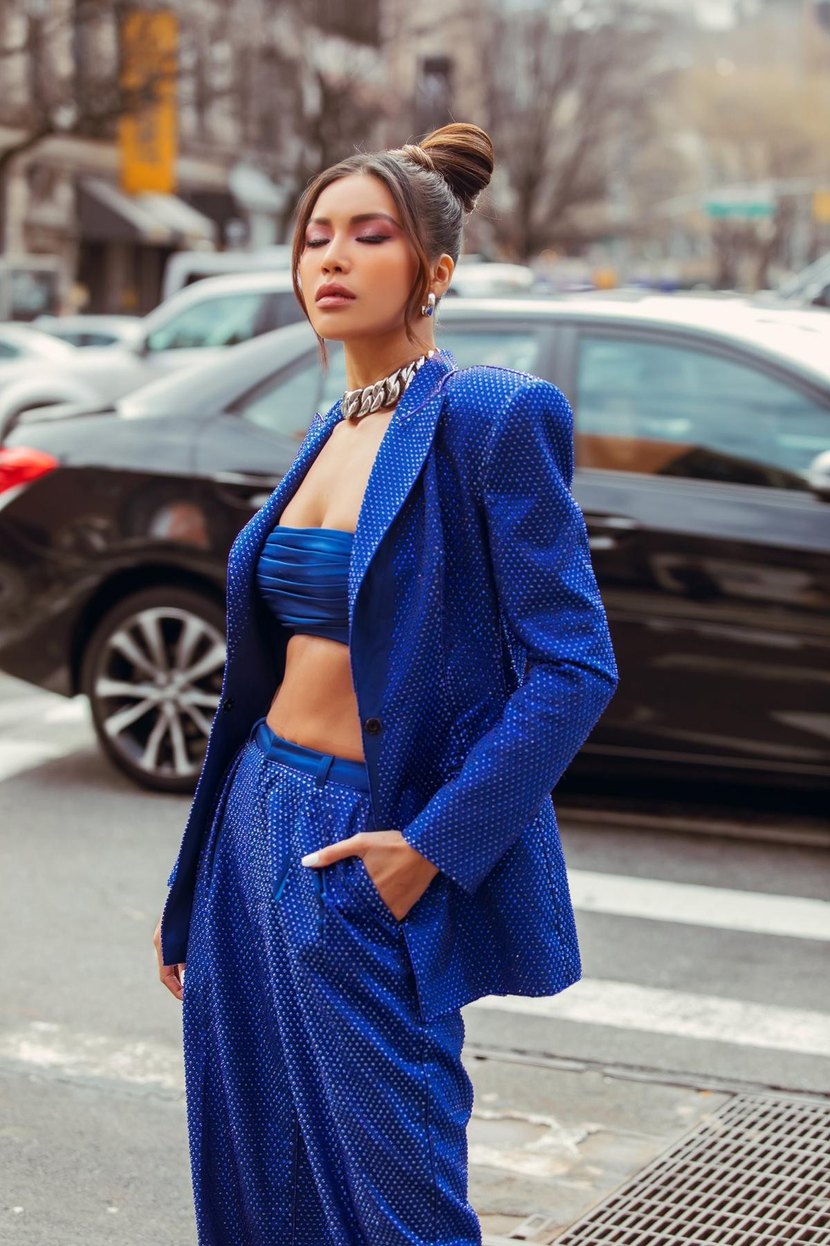 Thay đổi 2 phong cách khác nhau, Minh Tú nổi bật và đầy quyền lực tại ngày 2 New York Fashion Week 2020 Ảnh 2