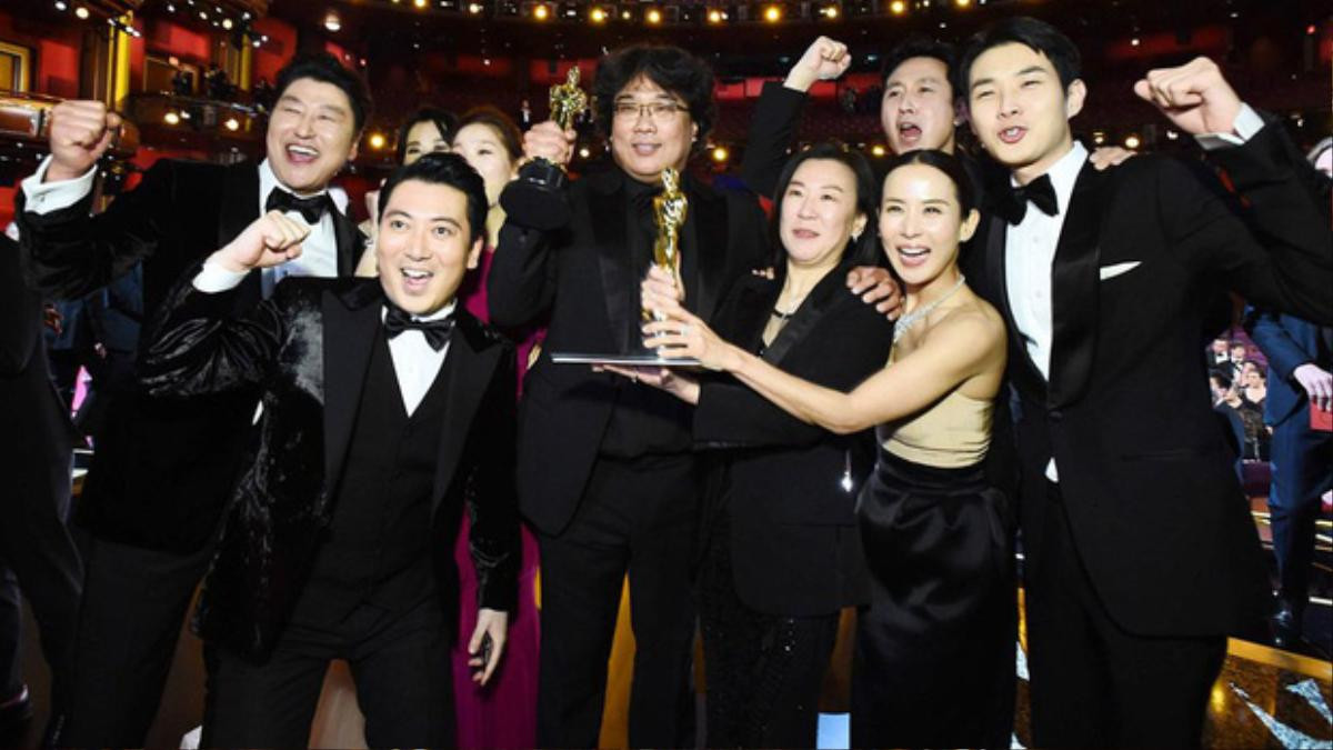 'Cha đẻ' của tác phẩm 'Ký sinh trùng' đoạt giải Oscar: Cử nhân hai trường đại học hàng đầu xứ Hàn, thân thế gia đình cực ‘khủng’ Ảnh 1