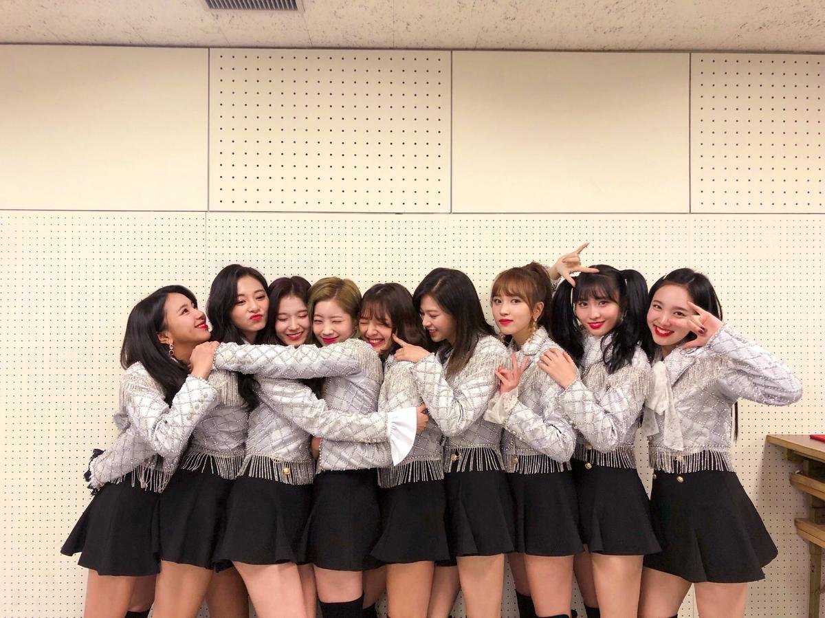 Fan 'rần rần' với sân khấu 'Feel Special' đầu tiên đầy đủ 9 thành viên Twice khi Mina cùng quay trở lại concert Ảnh 1