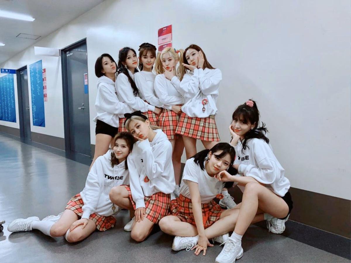 Fan 'rần rần' với sân khấu 'Feel Special' đầu tiên đầy đủ 9 thành viên Twice khi Mina cùng quay trở lại concert Ảnh 4