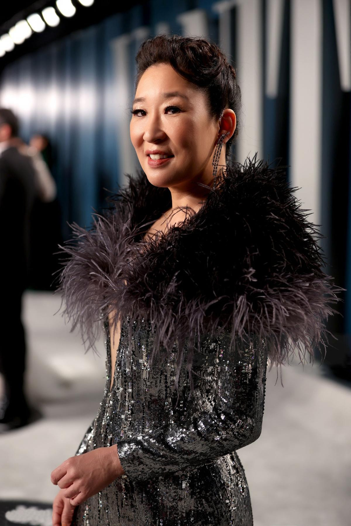 Quyền lực như một nữ hoàng, Sandra Oh nổi bật trên thảm đỏ tiệc hậu Oscar 2020 với sáng tạo của Công Trí Ảnh 6