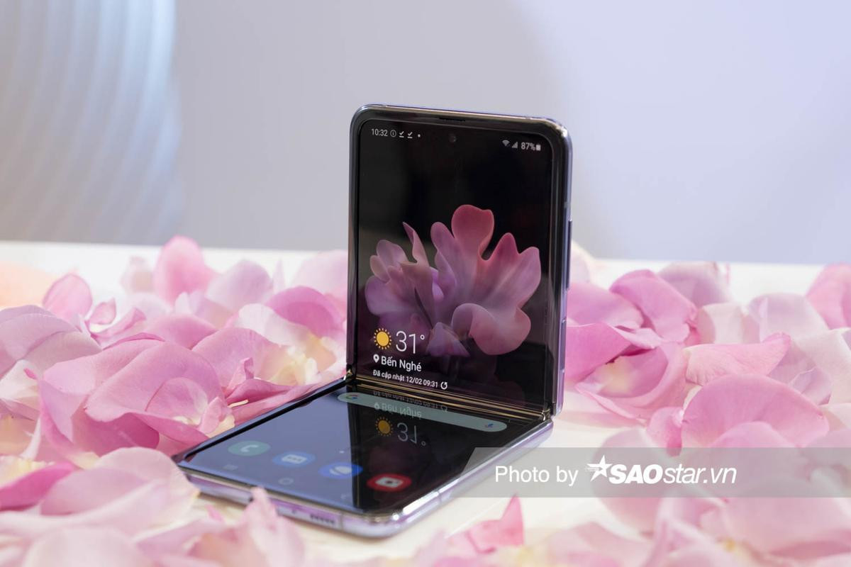 Trên tay Galaxy Z Flip: Màu sắc ảo diệu, gập gọn trong lòng bàn tay Ảnh 14