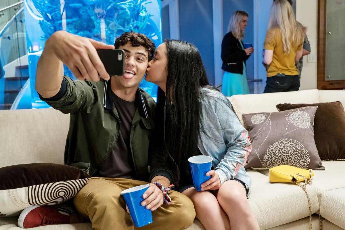 Tại Sao Lara Jean tiếp tục chọn Peter trong ‘To All The Boys 2’? Ảnh 5