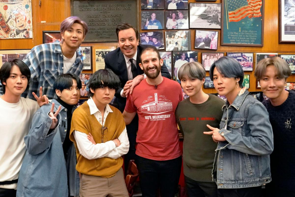 BTS xuất hiện trong Tonight Show starring Jimmy Fallon: Sân khấu hoành tráng sau màn comback đầy bùng nổ? Ảnh 3