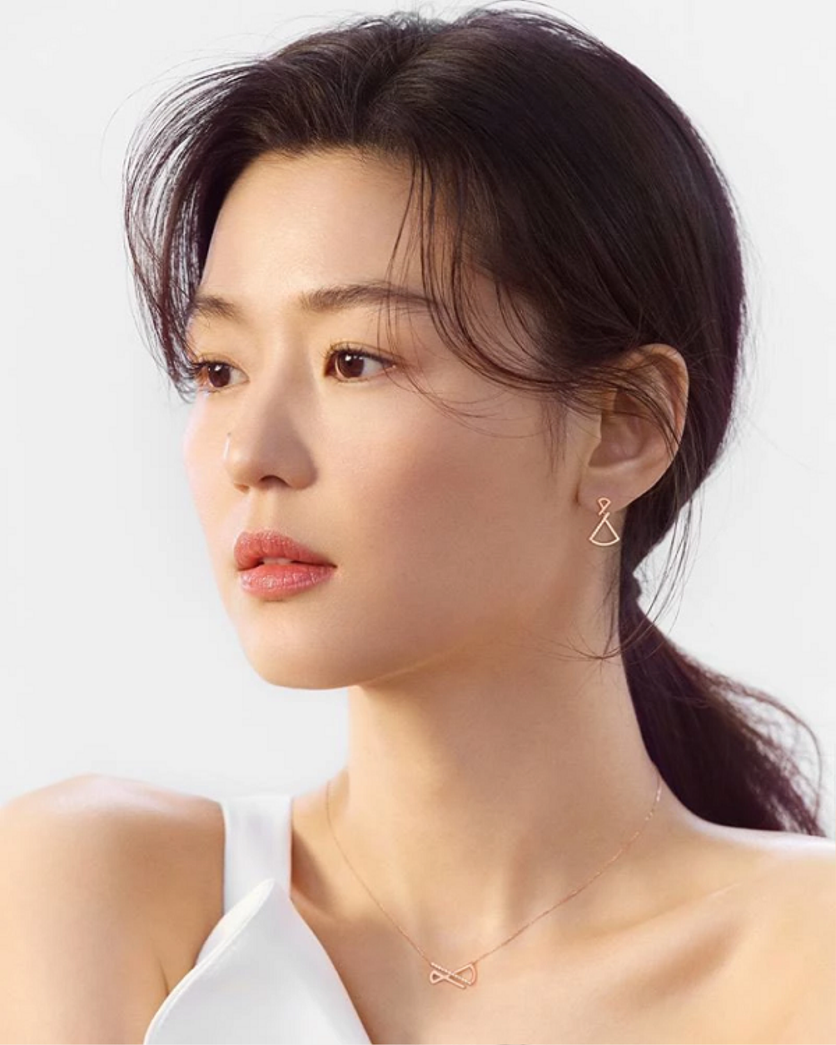 Cư dân mạng 'điên đảo' trước nhan sắc xinh đẹp của mợ chảnh Jun Ji Huyn trong chiến dịch thời trang mới Ảnh 1