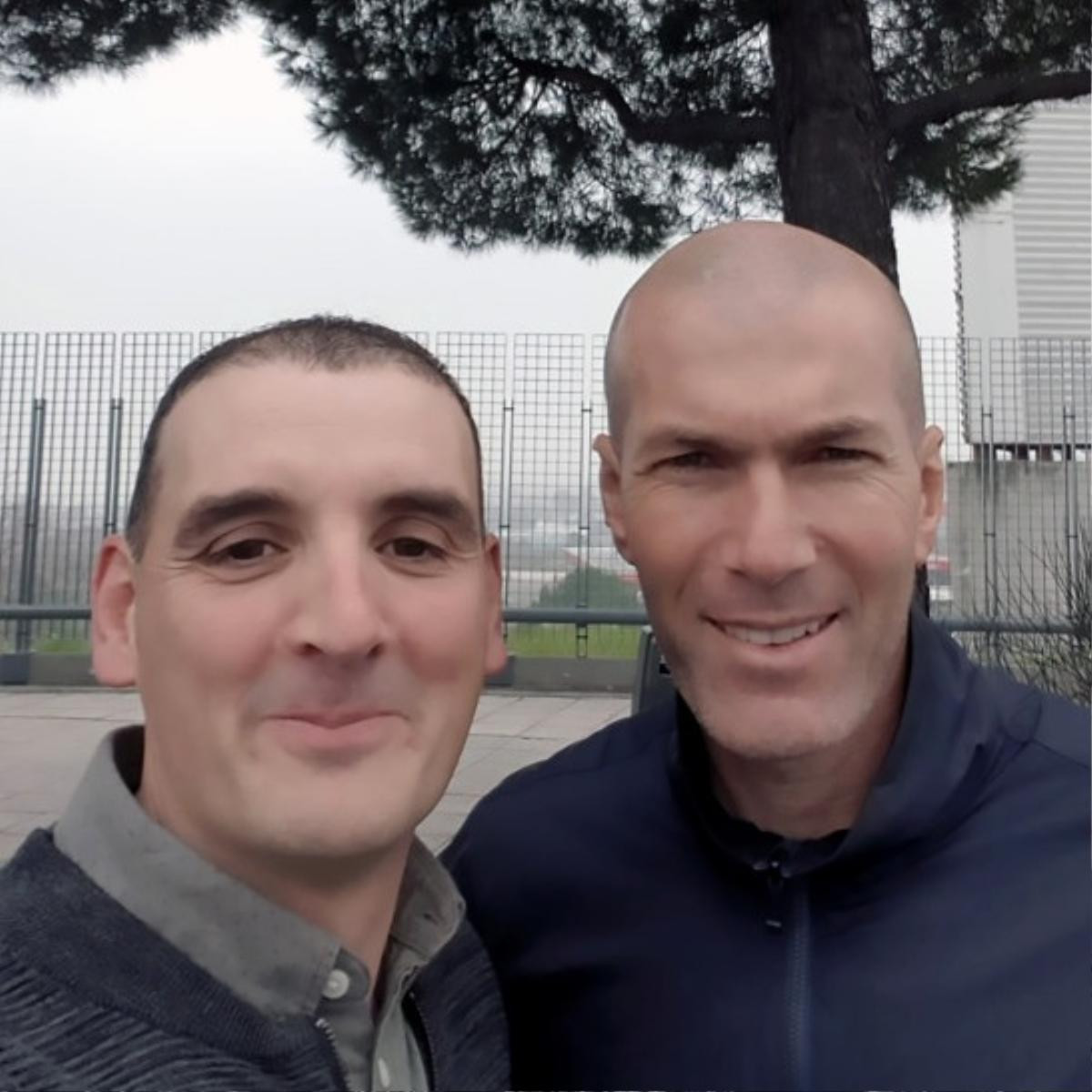 Gây tai nạn giao thông, Zidane được nạn nhân mời chụp ảnh tự sướng Ảnh 2