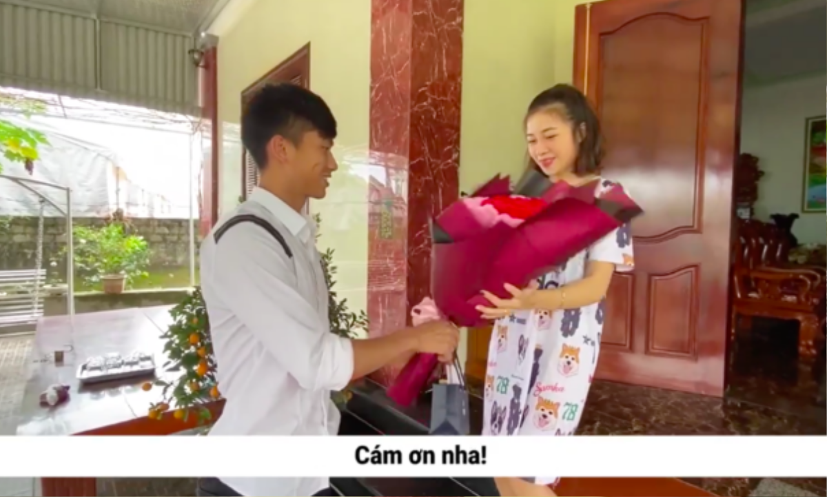 Văn Đức tặng quà cho vợ nhân ngày Valentine, fan chê 'làm màu' Ảnh 1