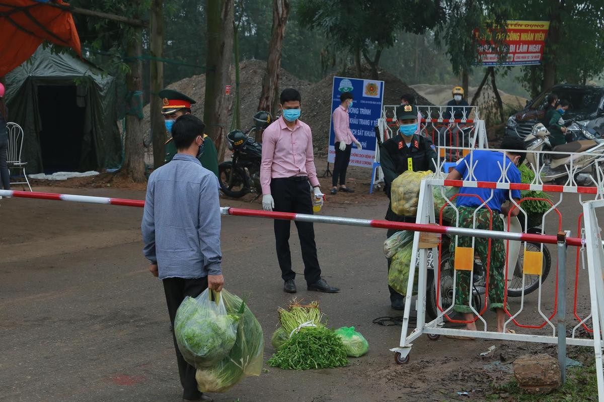 Vĩnh Phúc họp báo sau khi có 11 người nhiễm virus COVID-19: ‘Các biện pháp đã được triển khai quyết liệt, tình hình dịch bệnh đang được kiểm soát’ Ảnh 5