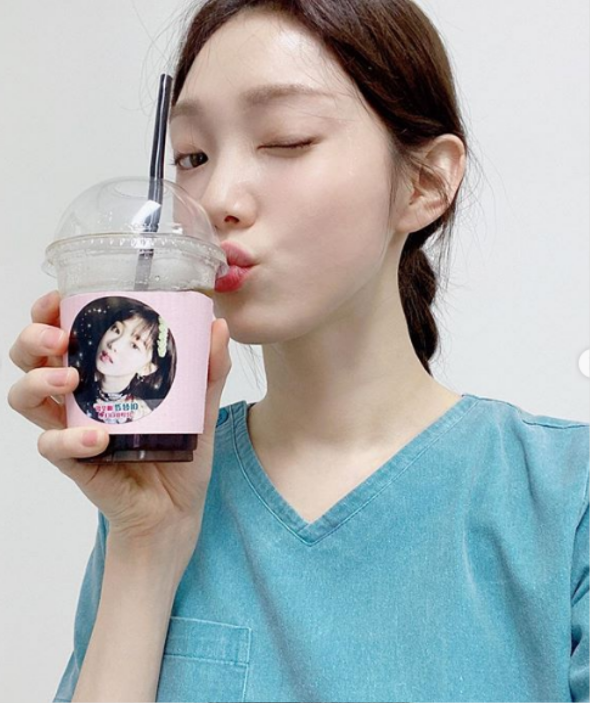 Dù chuyển chỗ làm hay thay tên đổi họ, Lee Sung Kyung vẫn được Park Shin Hye gửi quà Ảnh 4