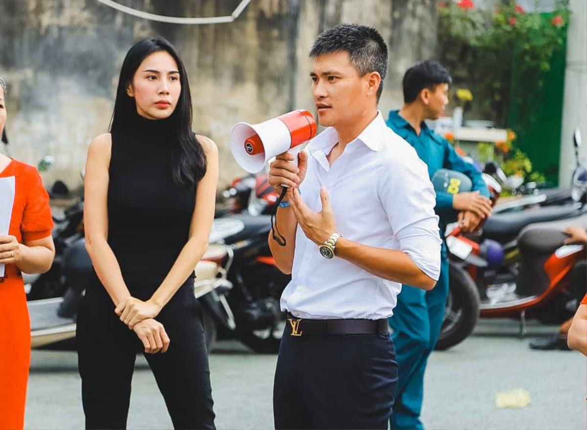 Công Vinh: 'Thủy Tiên là bàn tay vàng trong làng giữ của' Ảnh 2