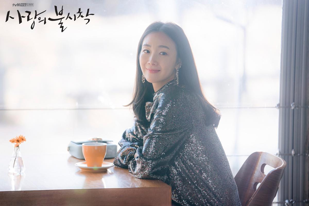 Choi Ji Woo gửi quà ủng hộ 'mối lương duyên' của Lee Yeon Hee và Ok Taecyeon (2PM) Ảnh 2