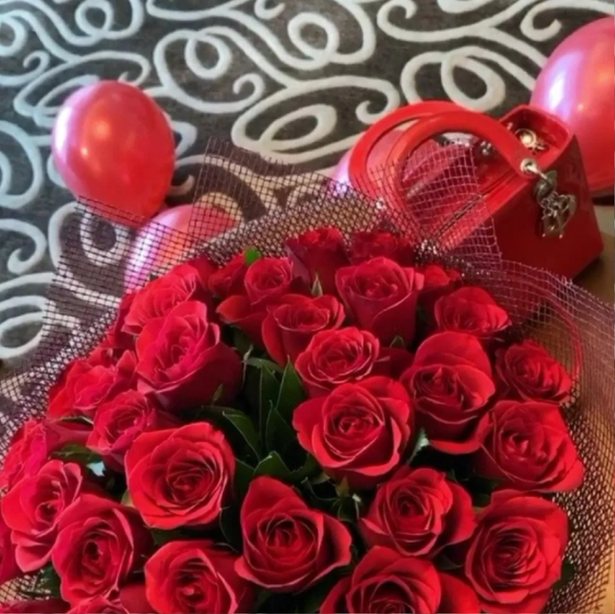 Hội con nhà giàu đọ độ sang chảnh ngày Valentine Ảnh 12