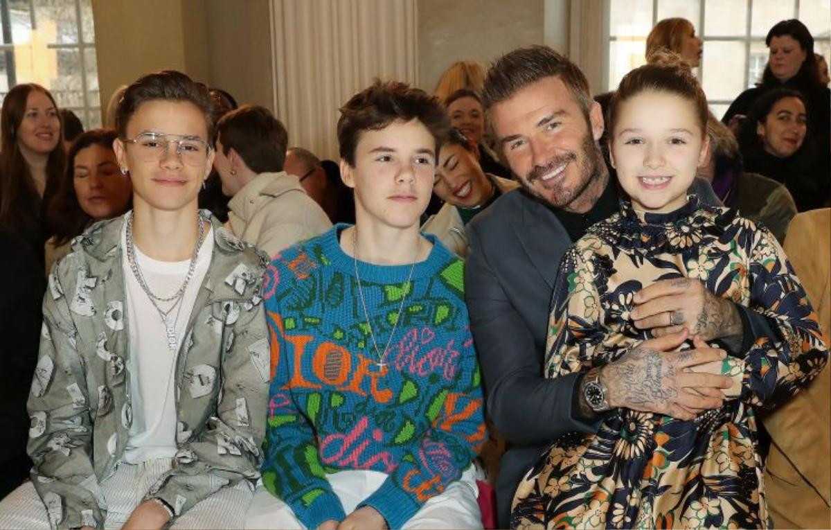 David Beckham cười tít mắt trong show diễn của vợ tại tuần lễ thời trang London Ảnh 2