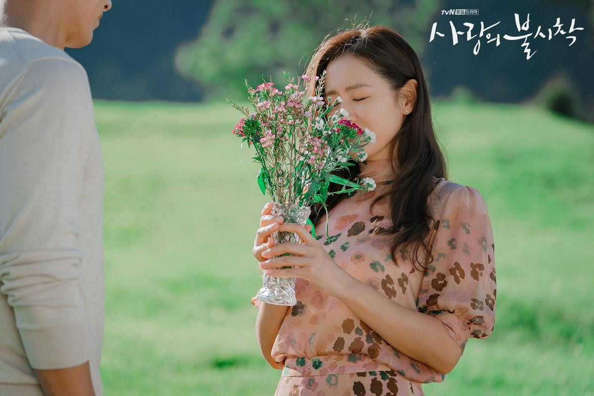 Phim giả tình thật, Son Ye Jin - Hyun Bin như chụp ảnh cưới ở cuối phim 'Hạ cánh nơi anh' Ảnh 14