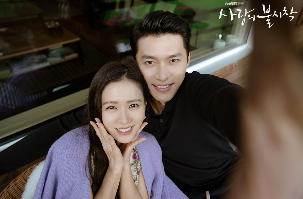 Phim giả tình thật, Son Ye Jin - Hyun Bin như chụp ảnh cưới ở cuối phim 'Hạ cánh nơi anh' Ảnh 9