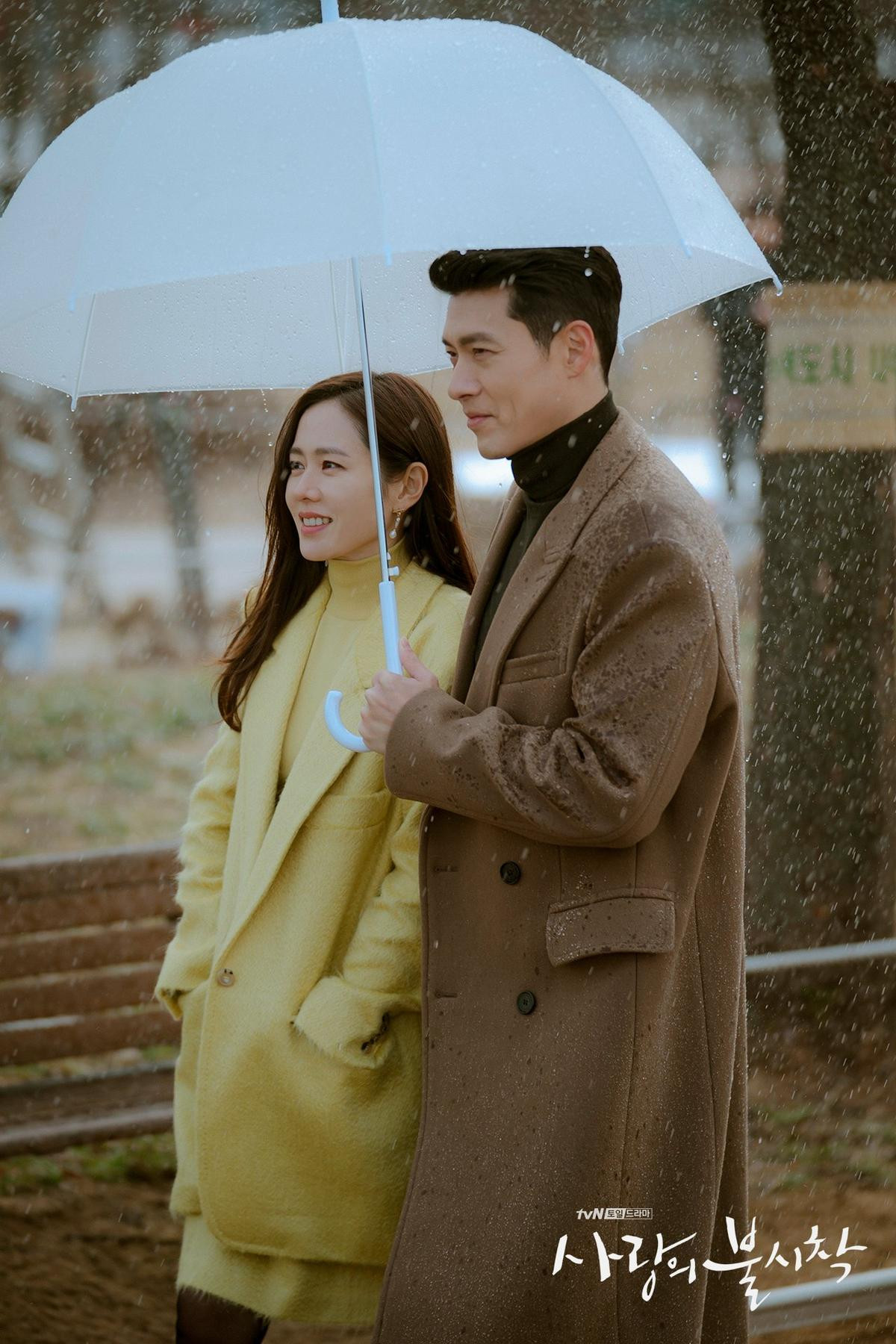 Phim giả tình thật, Son Ye Jin - Hyun Bin như chụp ảnh cưới ở cuối phim 'Hạ cánh nơi anh' Ảnh 3