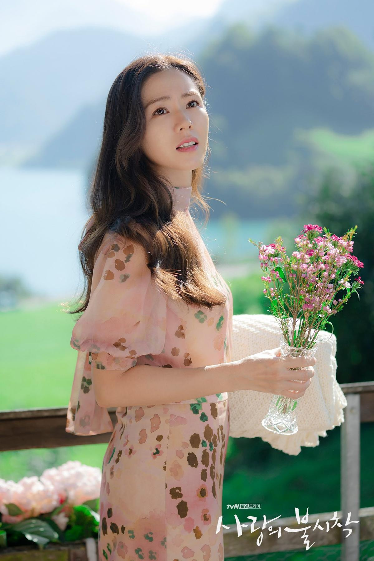 Phim giả tình thật, Son Ye Jin - Hyun Bin như chụp ảnh cưới ở cuối phim 'Hạ cánh nơi anh' Ảnh 17