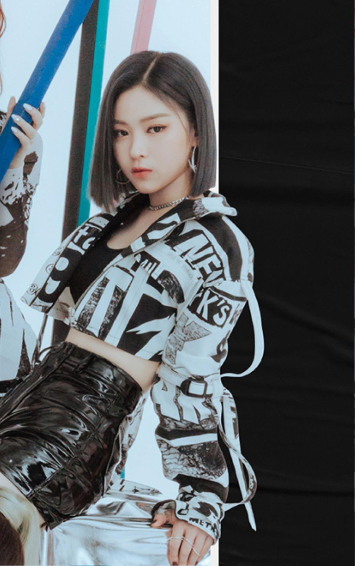 ITZY lộ diện trong poster comeback mới: Vị trí của center lại gây tranh cãi Ảnh 2