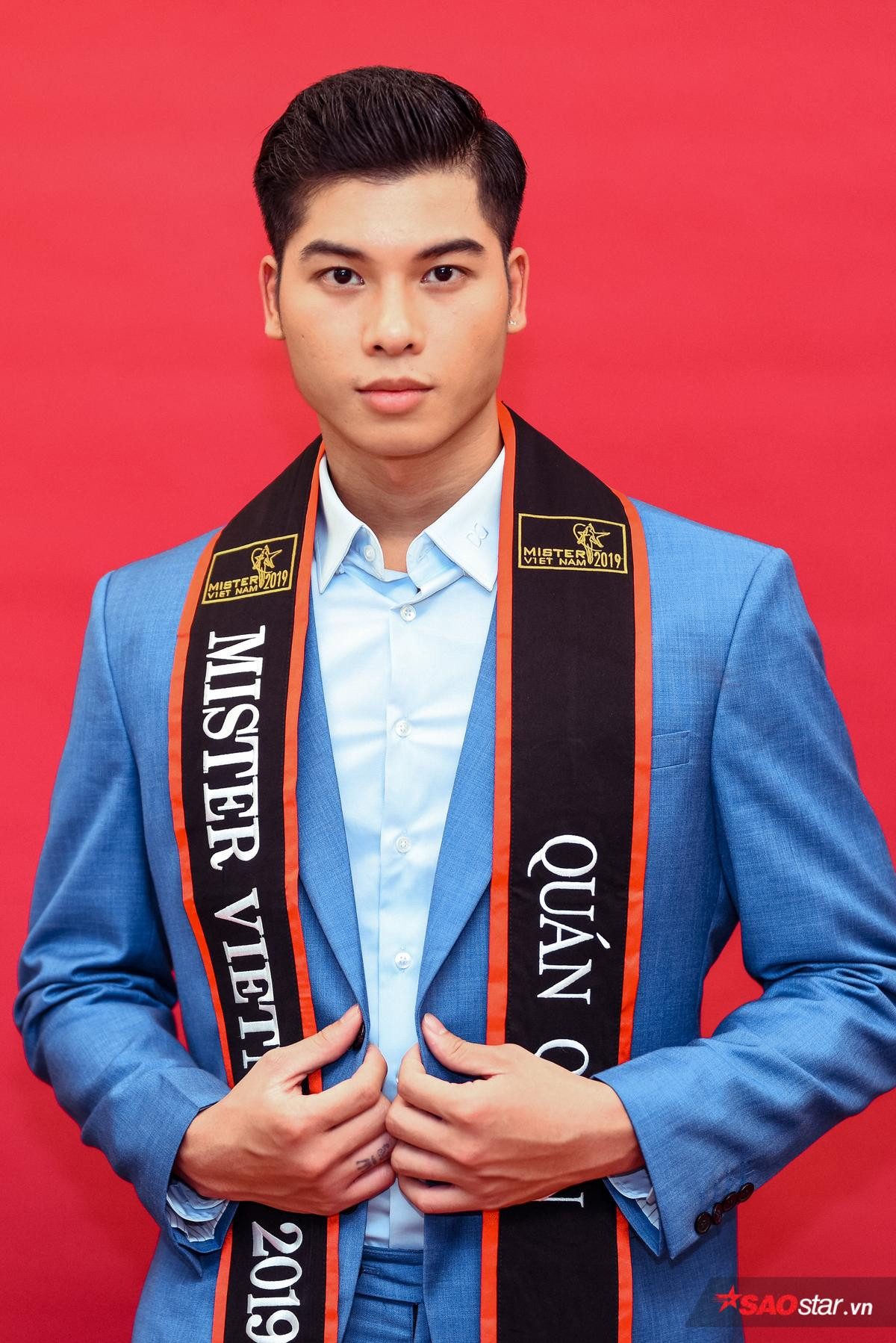 Phạm Đình Lĩnh diện National Costume áo dài độc đáo, được dự đoán đăng quang Manhunt International 2020 Ảnh 1