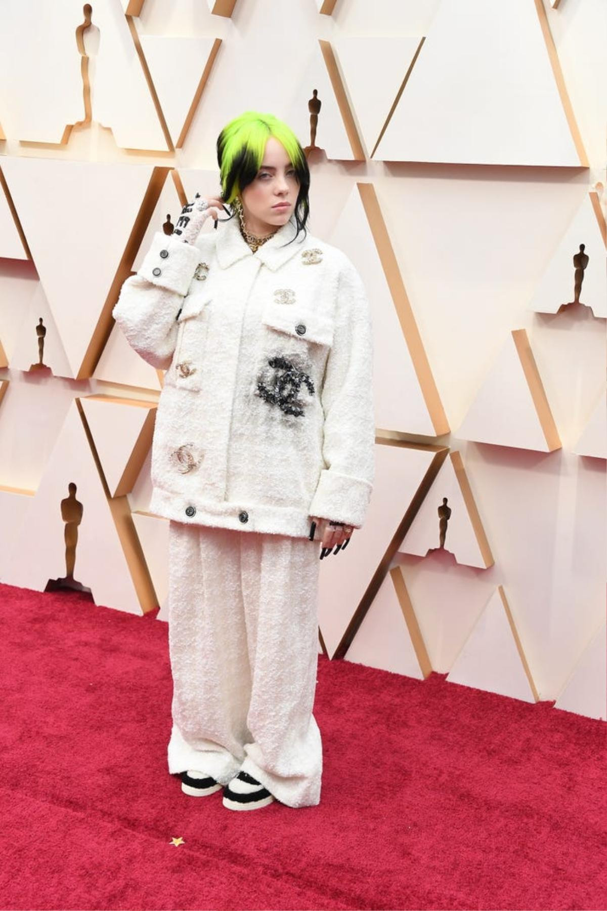 Âm nhạc khác người đã đành, gu thời trang của Billie Eilish cũng quái dị không kém Ảnh 12