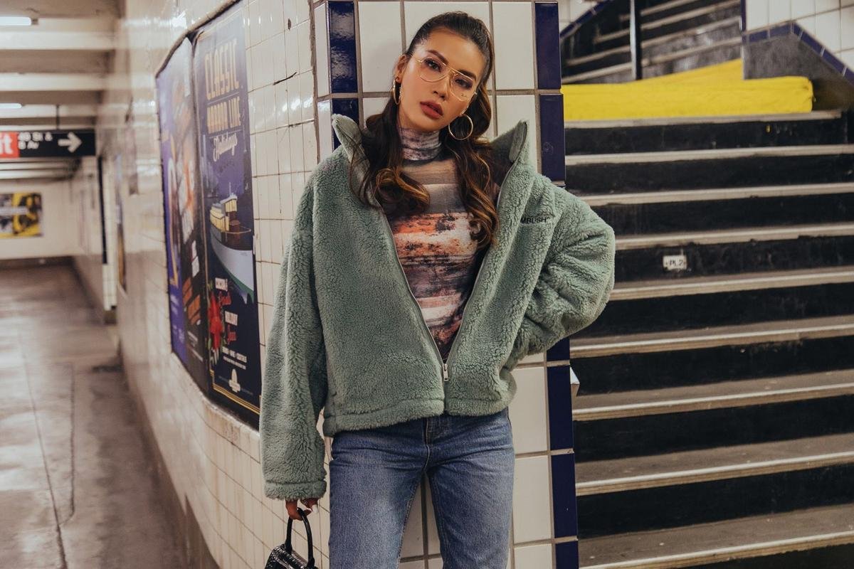 Minh Tú 'biến hóa' street style tại New York: Đẳng cấp phong cách 'tắc kè hoa' sang-xịn-mịn! Ảnh 11