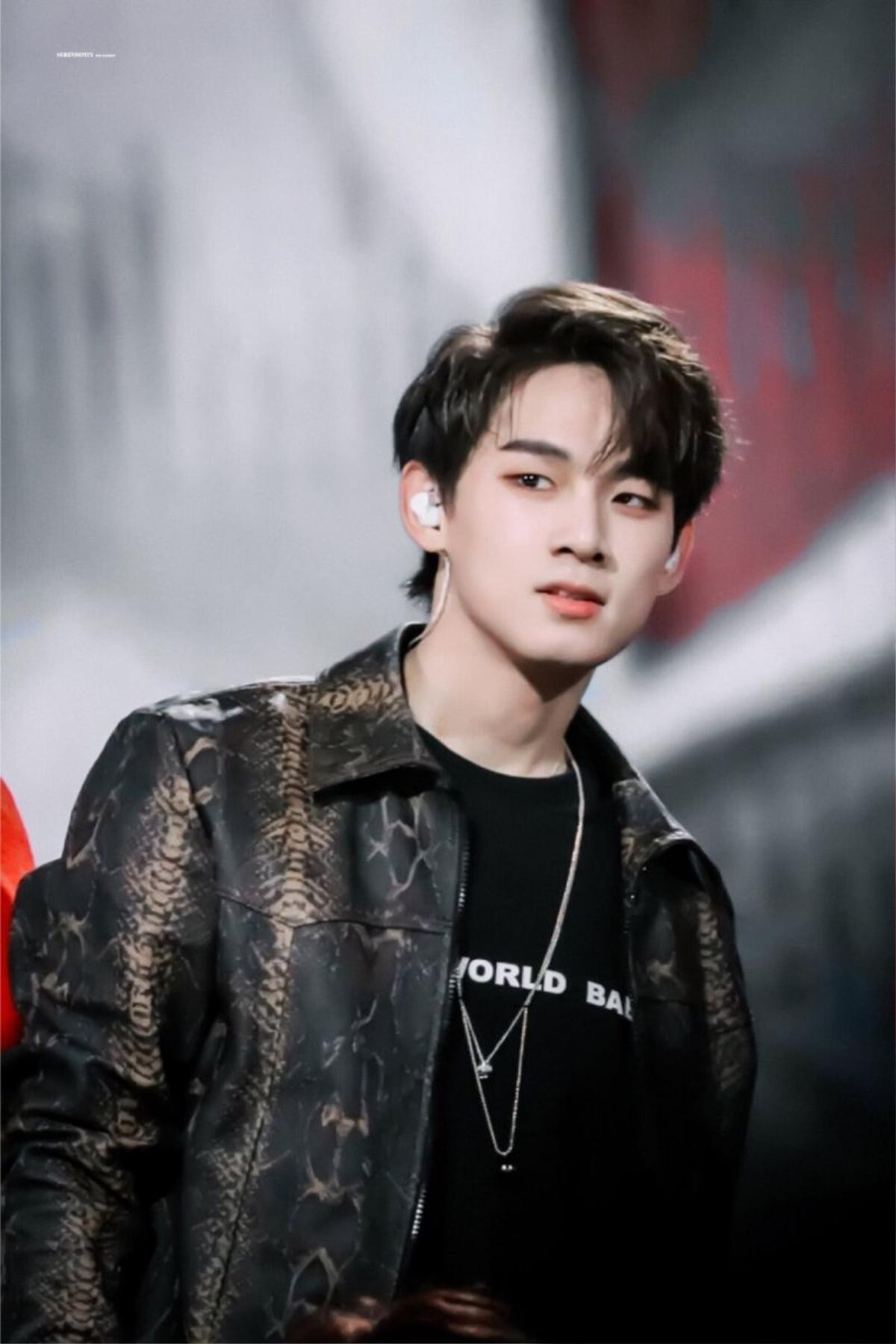 Fan không-dám-chớp-mắt trước body cơ bắp KuanLin (Wanna One) vừa cập nhật Weibo Ảnh 4