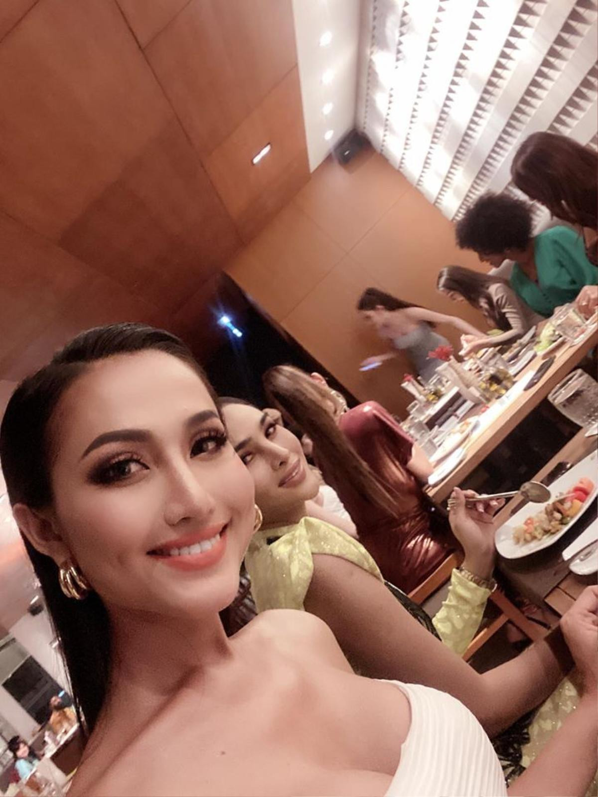 Hoài Sa 'ghi điểm' ngay ngày đầu tại Miss International Queen 2020, tự tin 'đọ sắc' với hoa hậu Thái Lan - Philippines Ảnh 6