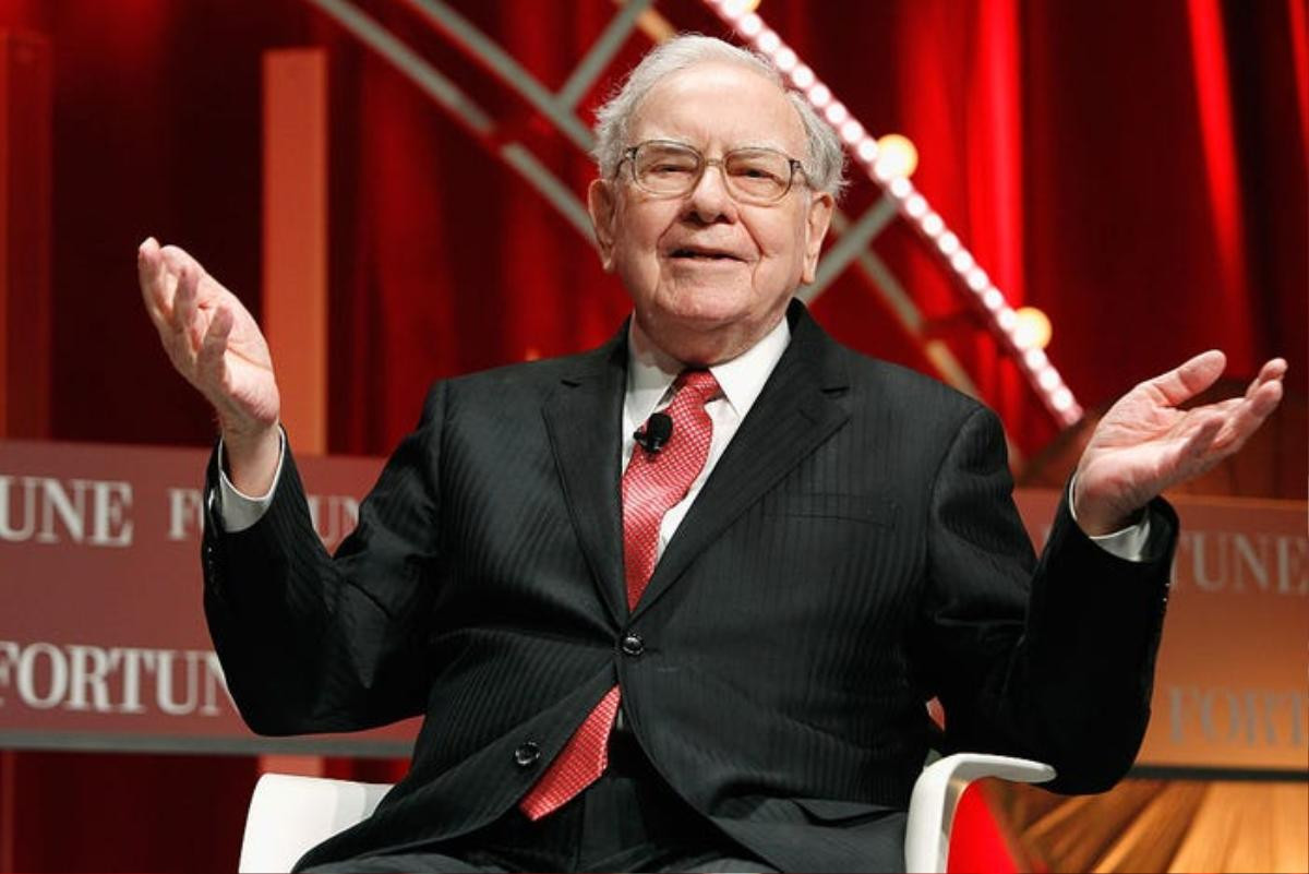 Tỉ phú Warren Buffett cuối cùng cũng bỏ chiếc điện thoại 'cục gạch' 20 USD, chuyển sang dùng iPhone Ảnh 1