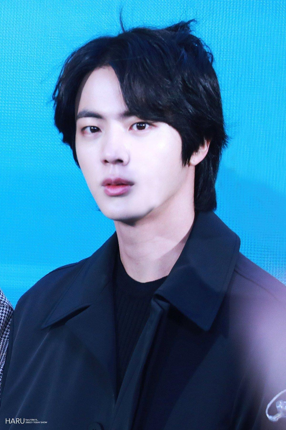 Để tóc mullet, Jin (BTS) khiến trái tim fan girl chao đảo vì đẹp trai 'không lối thoát' Ảnh 7