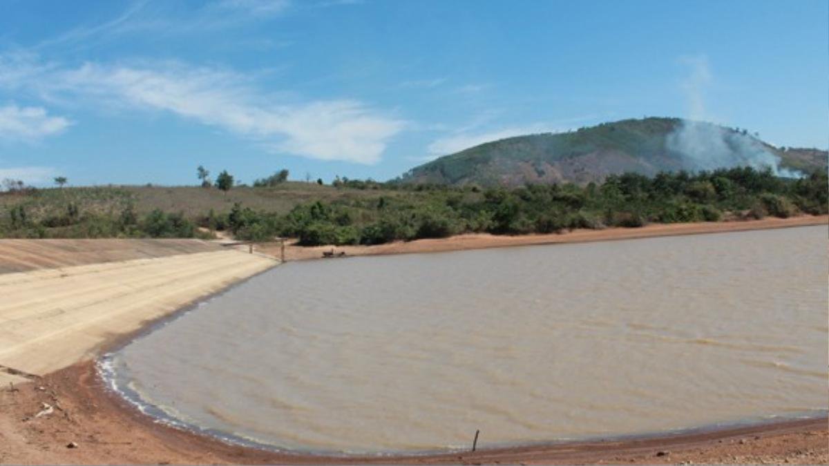 Đi chăn bò, hai bé gái đuối nước thương tâm khi tắm dưới đập Ảnh 1