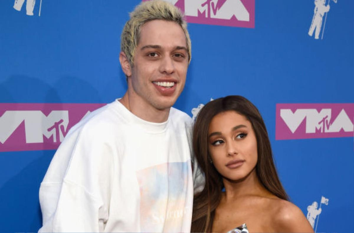 Hôn phu một thời Pete Davidson nhận xét về sân khấu Grammy của Ariana Grande: ‘Cô ấy là nữ hoàng cà khịa’ Ảnh 2