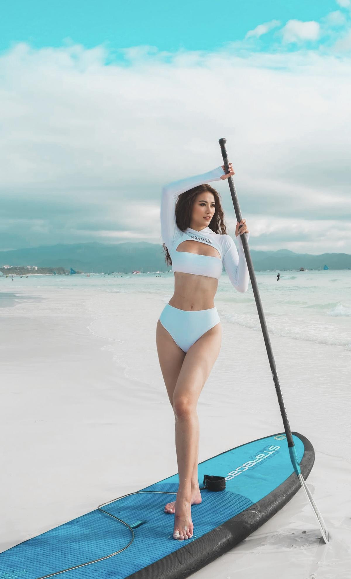 Miss Earth Phương Khánh diện bikini nóng bỏng, tự tin khoe thân hình đồng hồ cát tại Philippines Ảnh 4