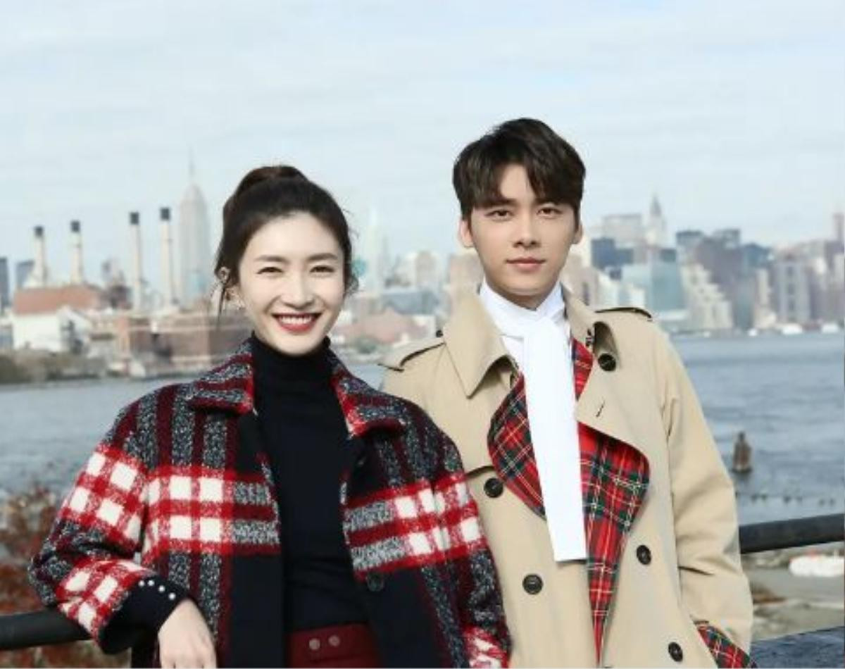 Lý Dịch Phong lịch lãm với tóc đầu đinh, không hề kém cạnh Park Seo Joon trong Tầng lớp Itaewon