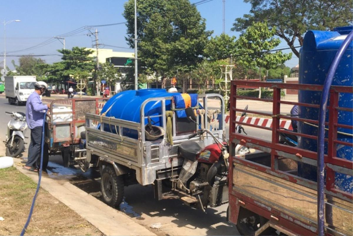 Bà lão cho không hàng trăm nghìn lít nước ngọt quý giá mùa hạn mặn Ảnh 3