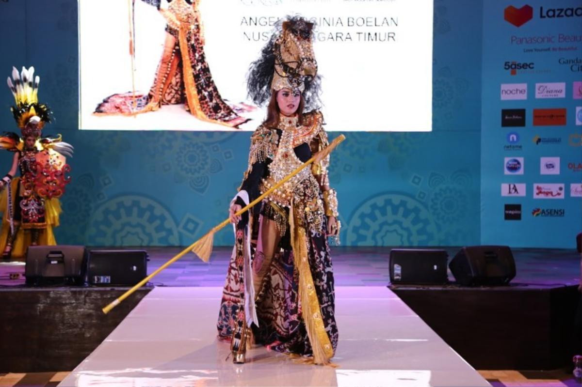 Hoa hậu Hoàn vũ Indonesia bị tố 'ăn cắp' ý tưởng 'Hoa dâm bụt' ở Miss Universe 2019 Ảnh 8