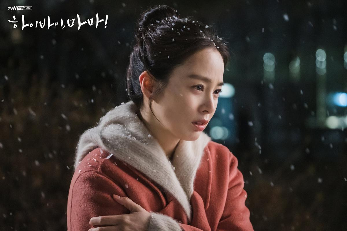 Phim của Kim Tae Hee ngừng quay vì nhân viên nghi nhiễm Covid-19, Knet: 'Kbiz bị đe dọa' Ảnh 4