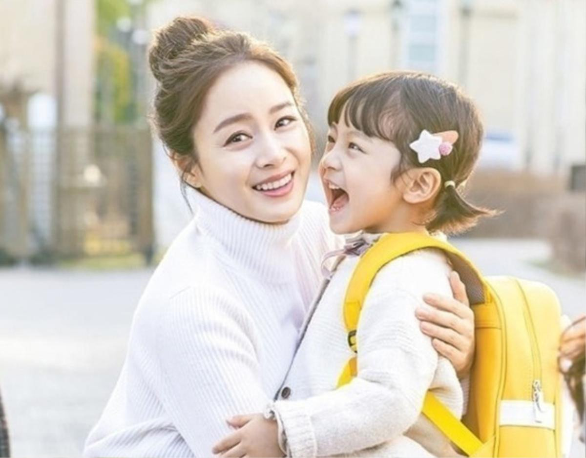 Dân mạng khen gợi bé trai đóng vai con gái trong Hi Bye, MaMa!: Diễn xuất sắc, đẹp như mẹ Kim Tae Hee Ảnh 1