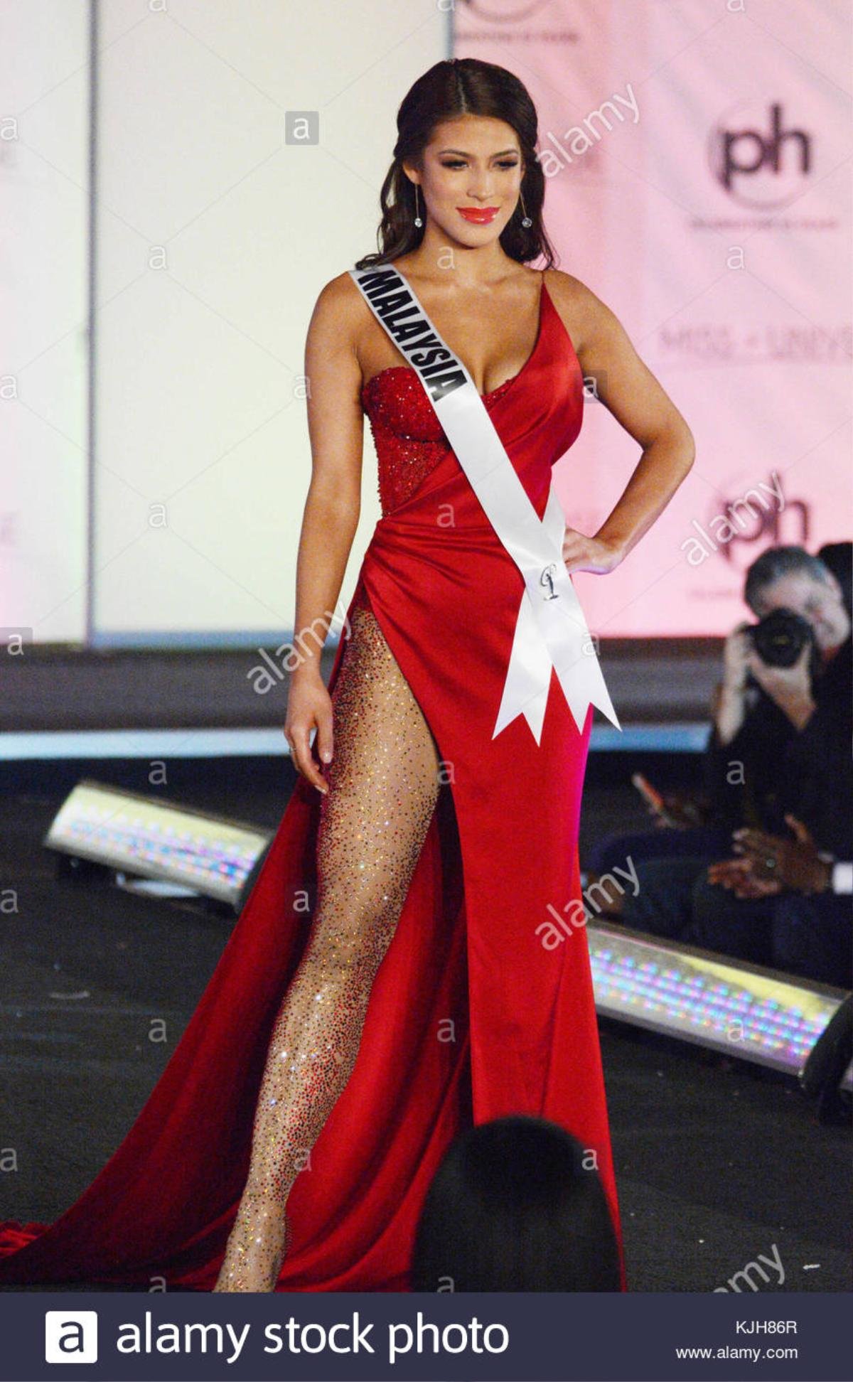 Từ jumpsuit của Kiều Loan nhìn sang kiểu váy '2 trong 1' ảo diệu ở Miss Universe, đại diện Việt chưa mặc một lần Ảnh 8