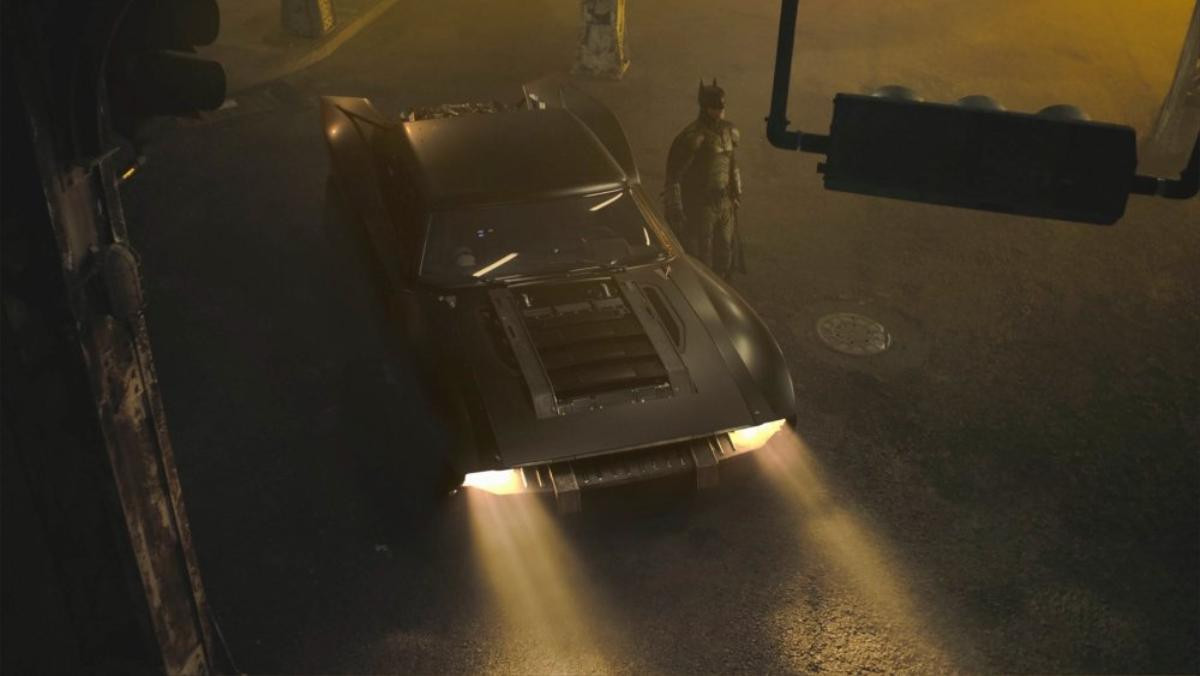 Batmobile được ra mắt, các fan thắc mắc liệu có phải trộm từ kho xe của Fast & Furious? Ảnh 2