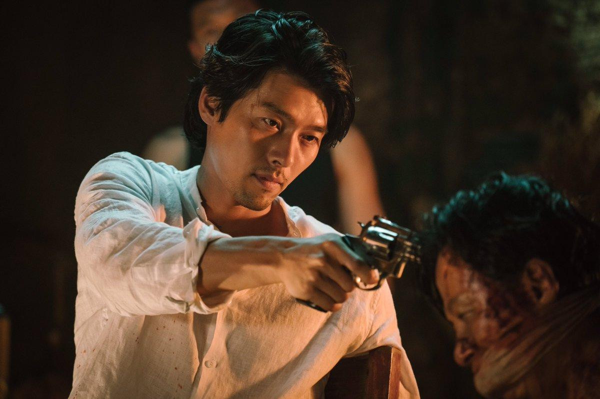 Hình ảnh gợi cảm hiếm hoi của Hyun Bin, khác biệt hoàn toàn với 'Hạ cánh nơi anh' Ảnh 13