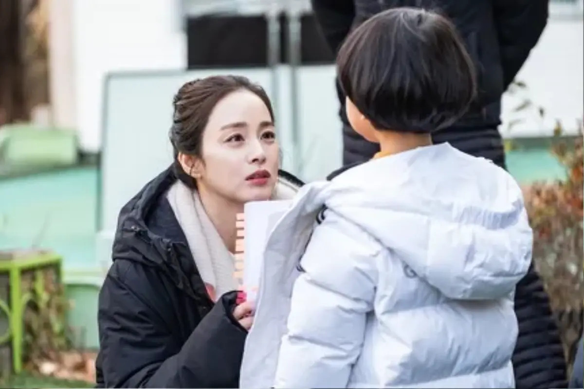 Ảnh hồi bé tuyệt đẹp của Kwon Nara được 'đào mộ' - Vẻ đẹp của Kim Tae Hee trong phim Hi, Bye Mama! gây choáng Ảnh 6