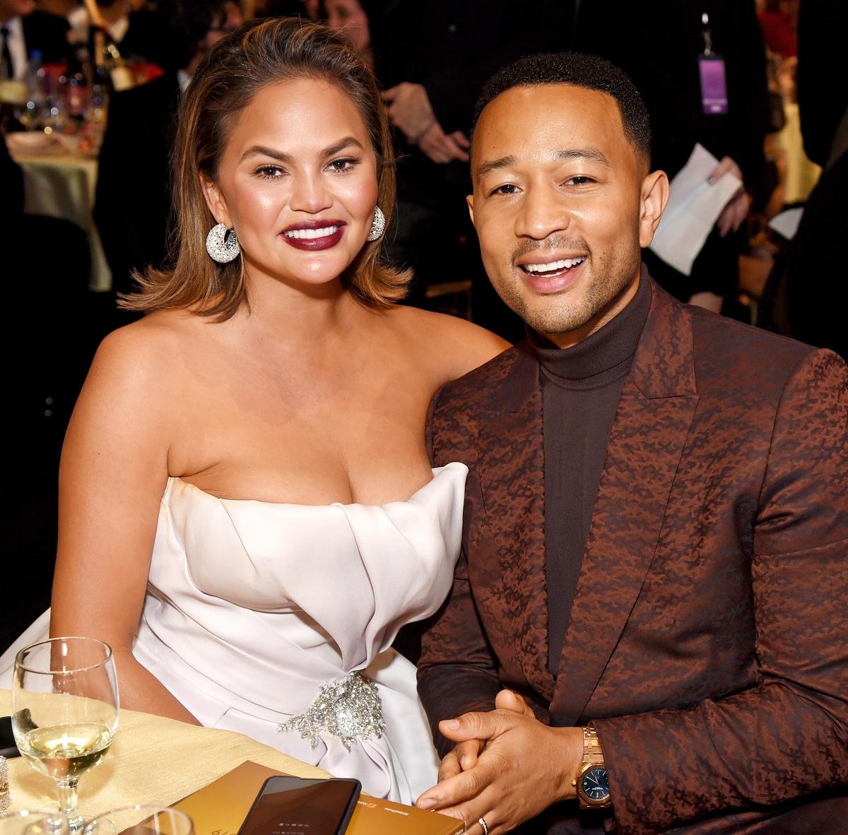 Bà xã John Legend, Chrissy Teigen từng 'phát điên' vì đã nâng ngực Ảnh 1